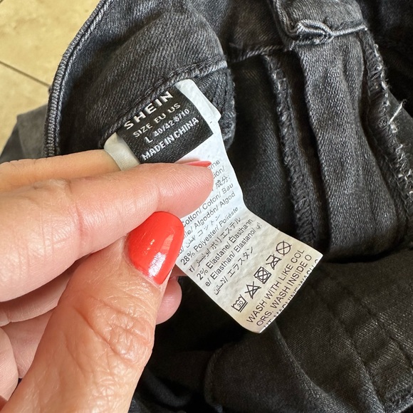 SHEIN Black Jeans - Picture 7 of 7